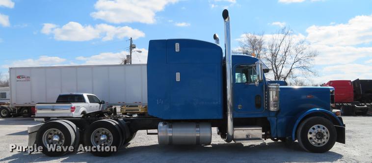 image for item DG3919 2005 Peterbilt 379 semi truck