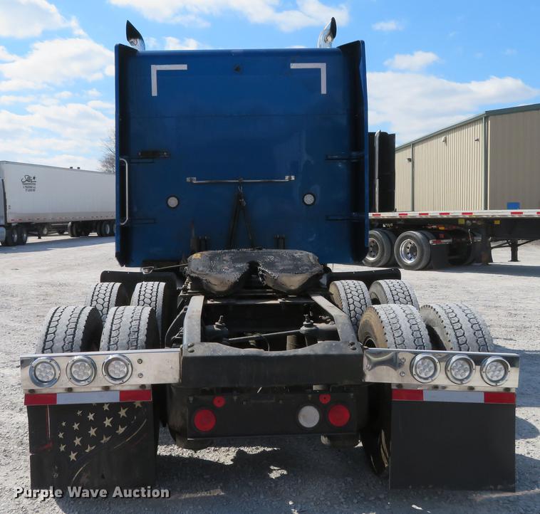 image for item DG3919 2005 Peterbilt 379 semi truck