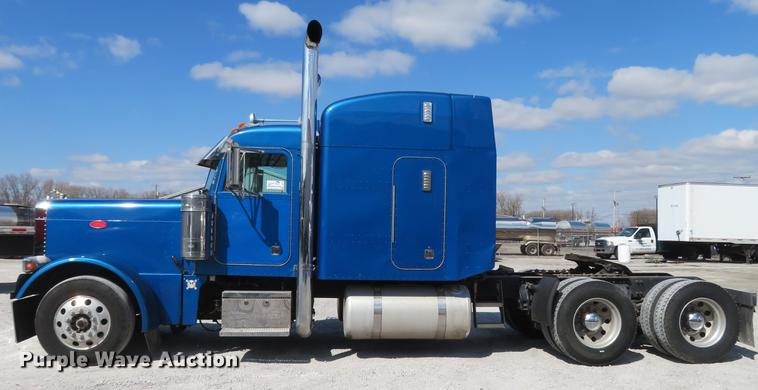 image for item DG3919 2005 Peterbilt 379 semi truck