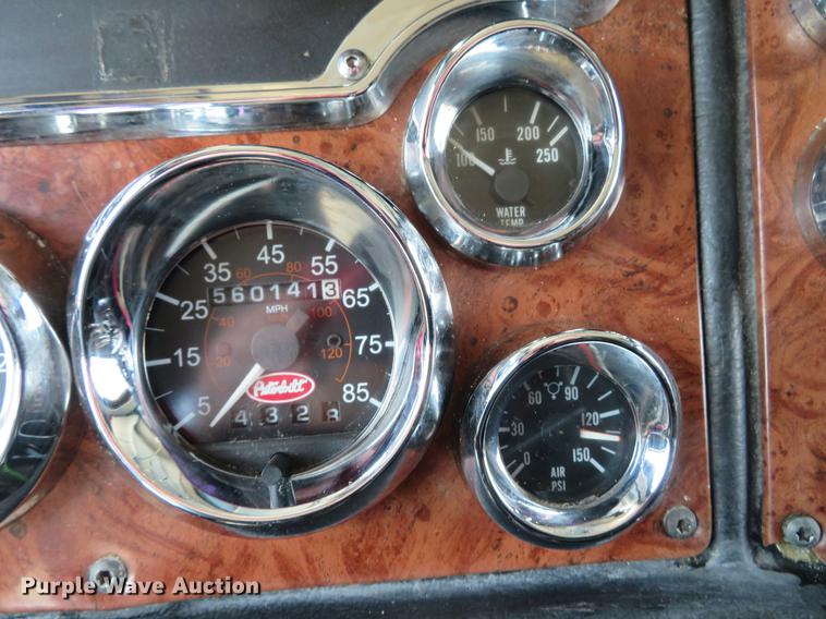 image for item DG3919 2005 Peterbilt 379 semi truck