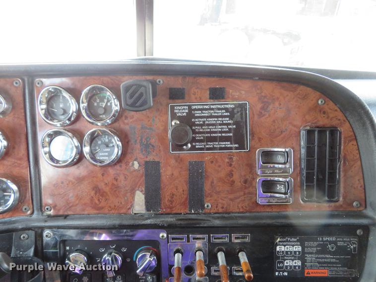 image for item DG3919 2005 Peterbilt 379 semi truck