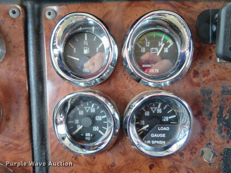 image for item DG3919 2005 Peterbilt 379 semi truck