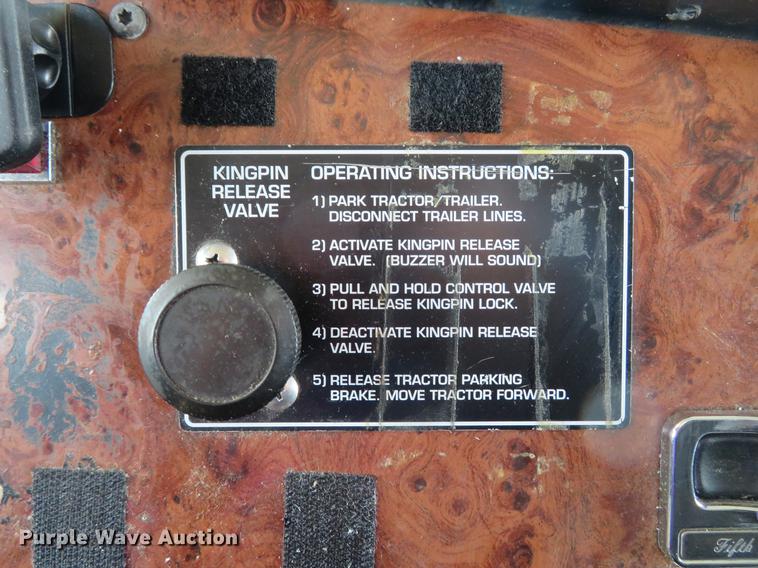 image for item DG3919 2005 Peterbilt 379 semi truck