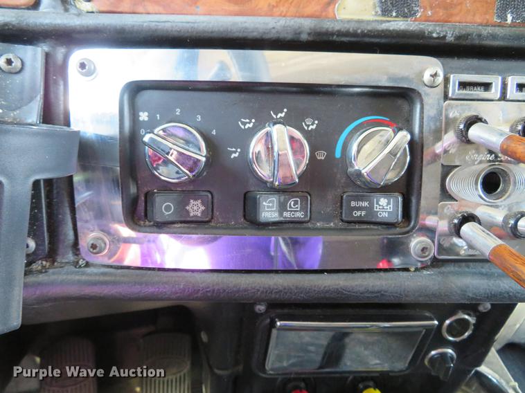 image for item DG3919 2005 Peterbilt 379 semi truck