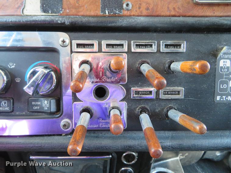 image for item DG3919 2005 Peterbilt 379 semi truck