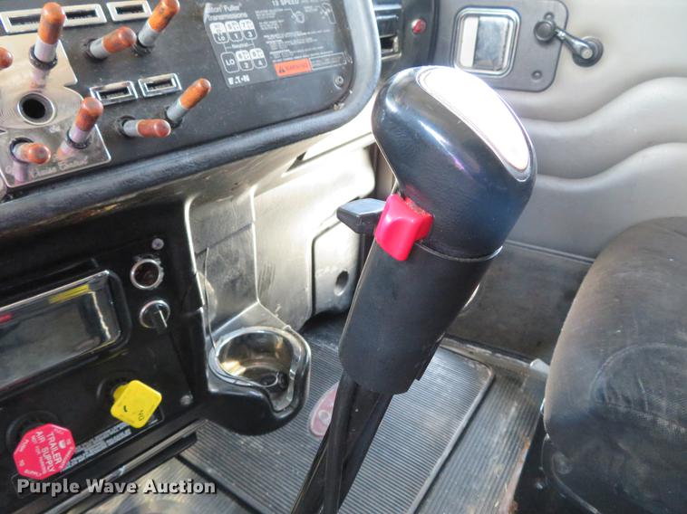 image for item DG3919 2005 Peterbilt 379 semi truck