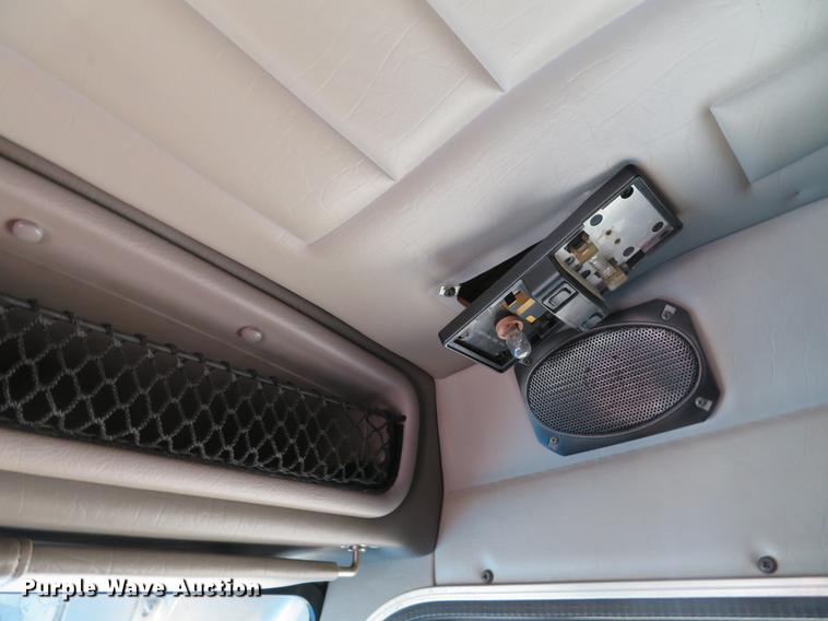 image for item DG3919 2005 Peterbilt 379 semi truck