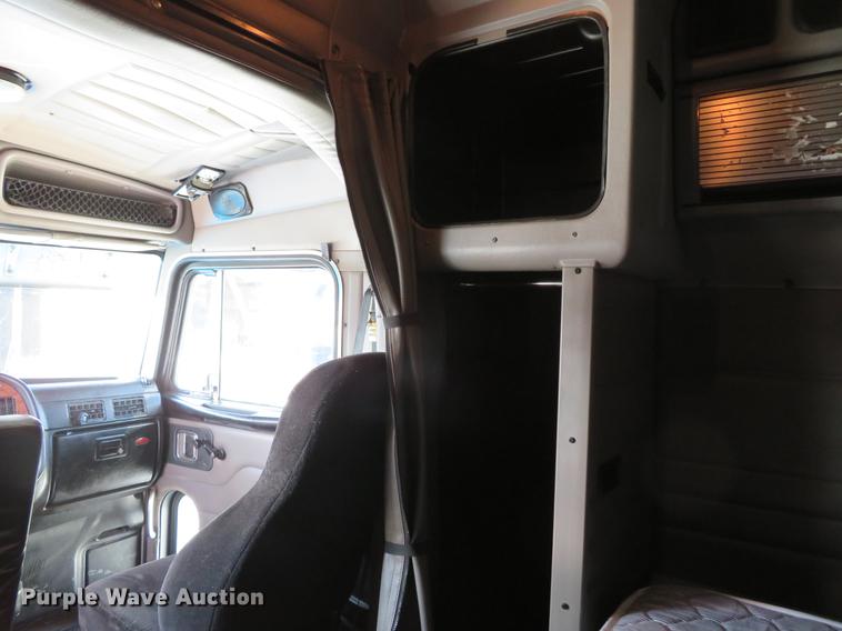 image for item DG3919 2005 Peterbilt 379 semi truck