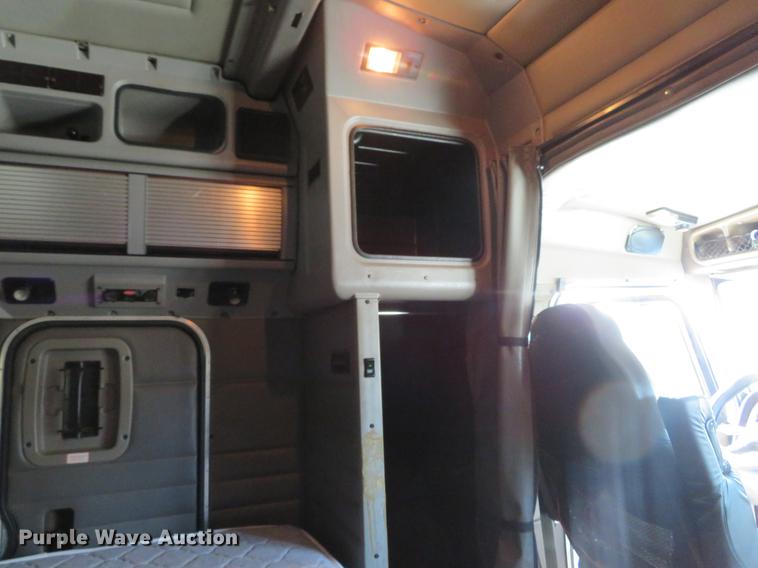 image for item DG3919 2005 Peterbilt 379 semi truck