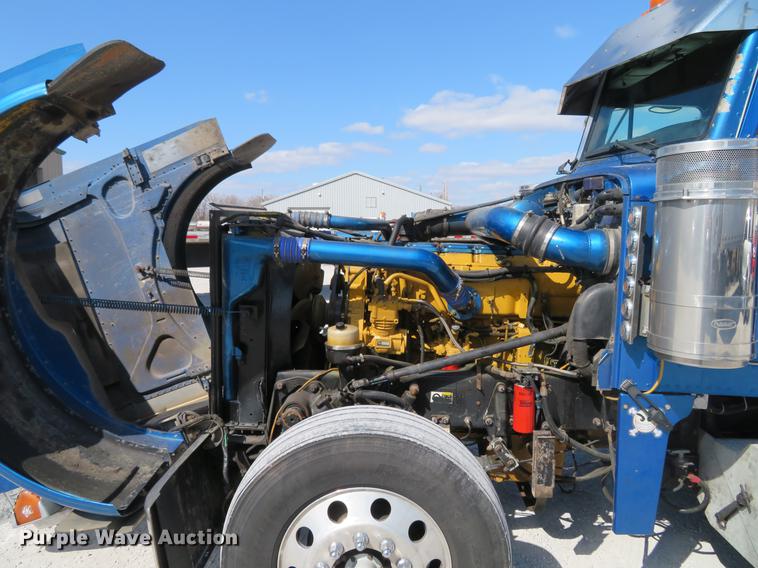 image for item DG3919 2005 Peterbilt 379 semi truck