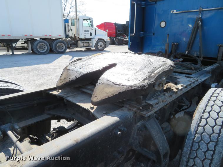 image for item DG3919 2005 Peterbilt 379 semi truck