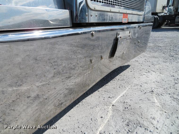 image for item DG3919 2005 Peterbilt 379 semi truck