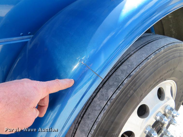 image for item DG3919 2005 Peterbilt 379 semi truck