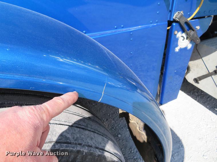 image for item DG3919 2005 Peterbilt 379 semi truck