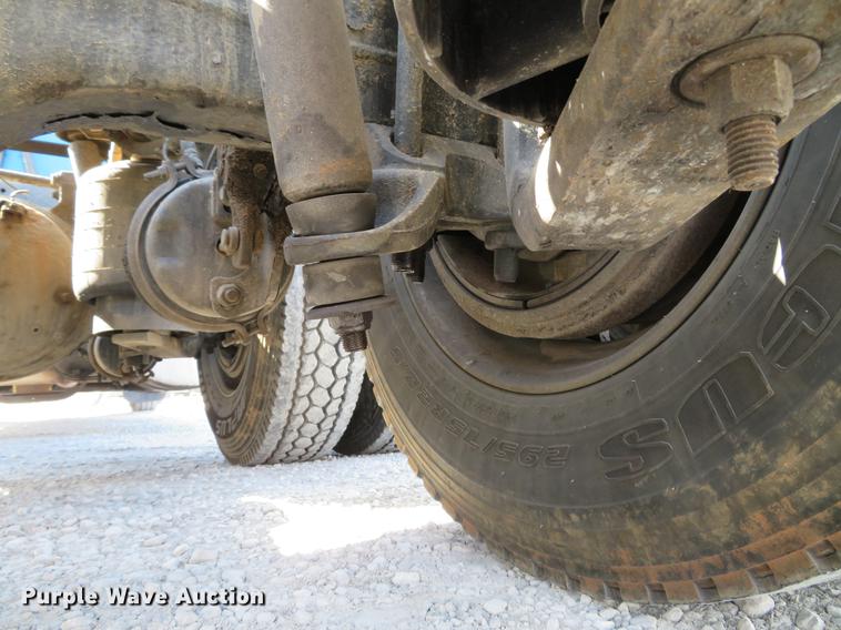 image for item DG3919 2005 Peterbilt 379 semi truck