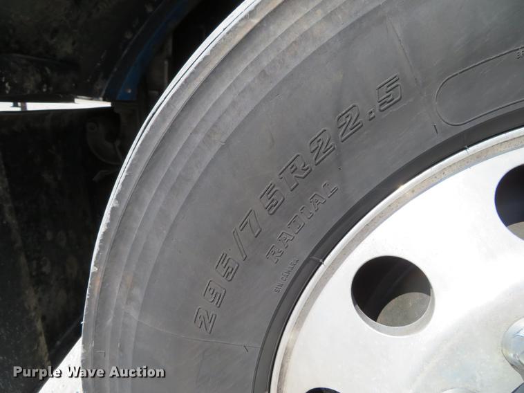 image for item DG3919 2005 Peterbilt 379 semi truck