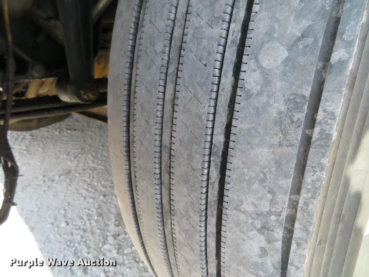 image for item DG3919 2005 Peterbilt 379 semi truck