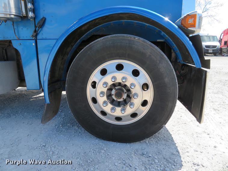 image for item DG3919 2005 Peterbilt 379 semi truck