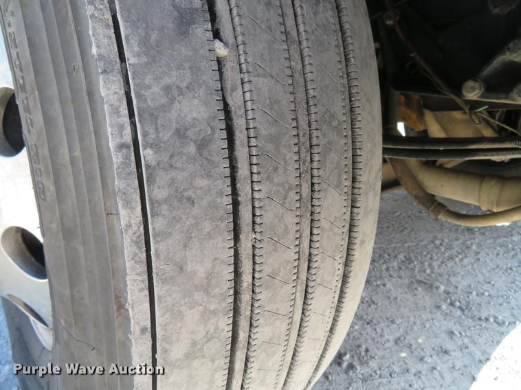 image for item DG3919 2005 Peterbilt 379 semi truck