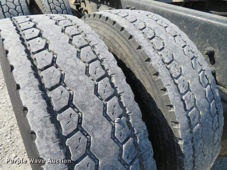 image for item DG3919 2005 Peterbilt 379 semi truck