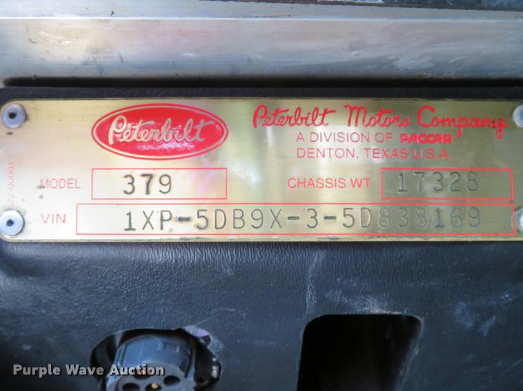 image for item DG3919 2005 Peterbilt 379 semi truck