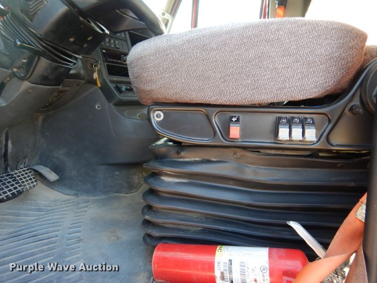 image for item DG5836 2013 International ProStar 122 semi truck