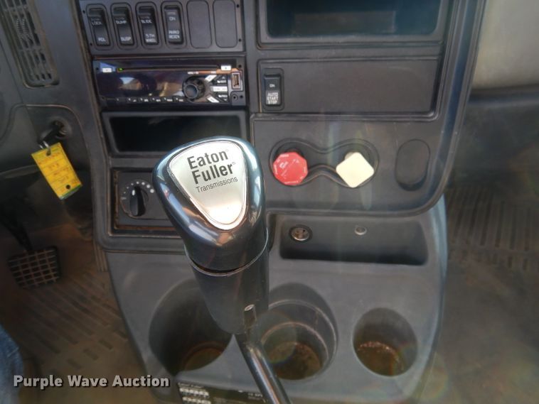 image for item DG5836 2013 International ProStar 122 semi truck