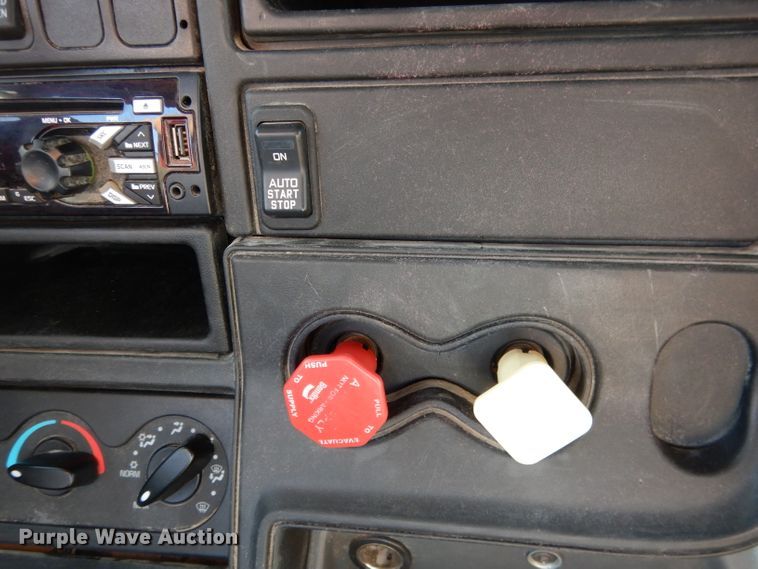 image for item DG5836 2013 International ProStar 122 semi truck