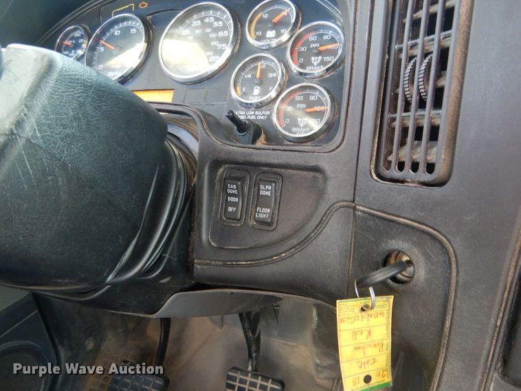 image for item DG5836 2013 International ProStar 122 semi truck