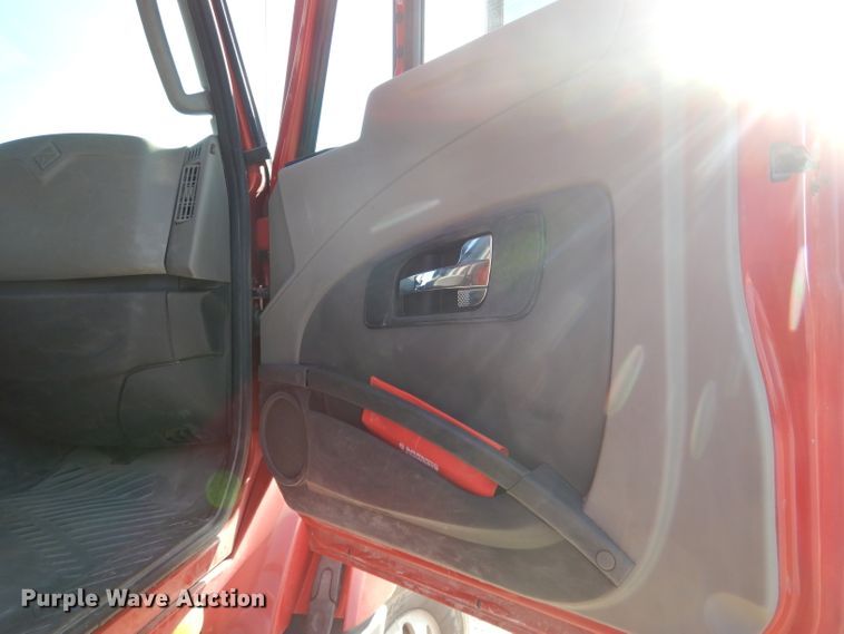 image for item DG5836 2013 International ProStar 122 semi truck