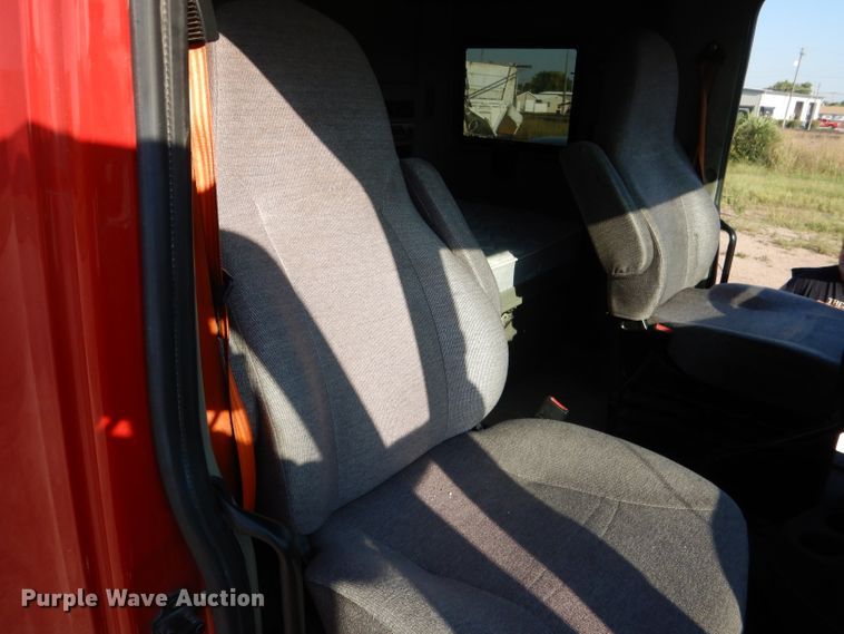 image for item DG5836 2013 International ProStar 122 semi truck