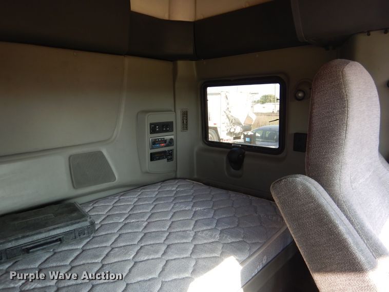 image for item DG5836 2013 International ProStar 122 semi truck