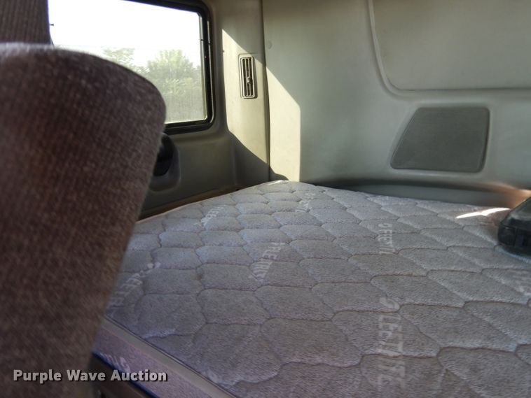 image for item DG5836 2013 International ProStar 122 semi truck