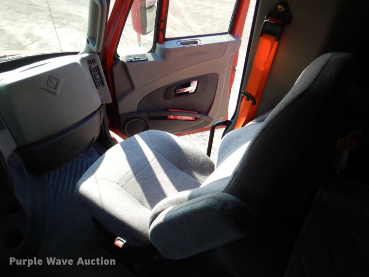 image for item DG5836 2013 International ProStar 122 semi truck