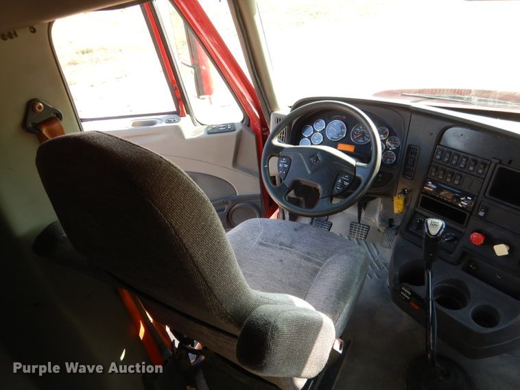 image for item DG5836 2013 International ProStar 122 semi truck