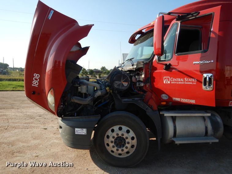 image for item DG5836 2013 International ProStar 122 semi truck