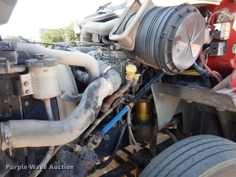 image for item DG5836 2013 International ProStar 122 semi truck