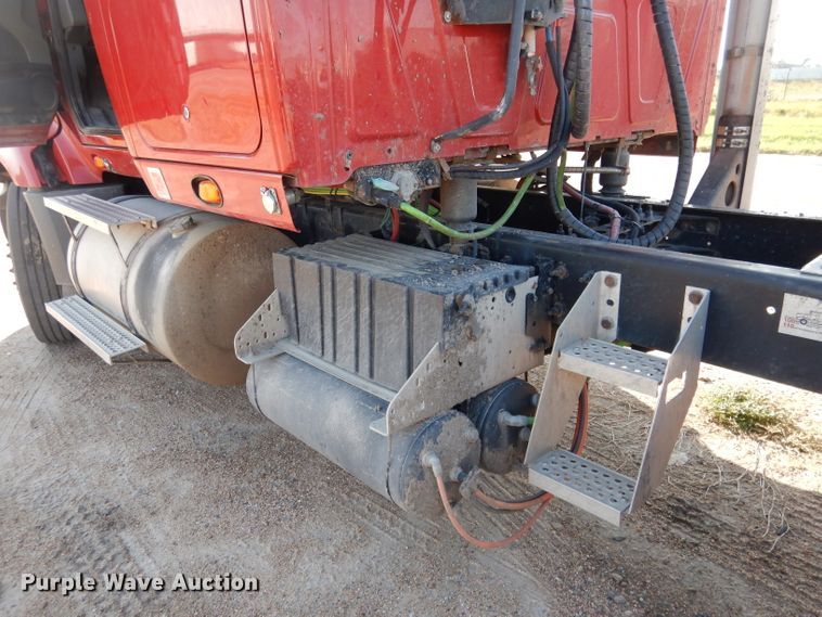 image for item DG5836 2013 International ProStar 122 semi truck