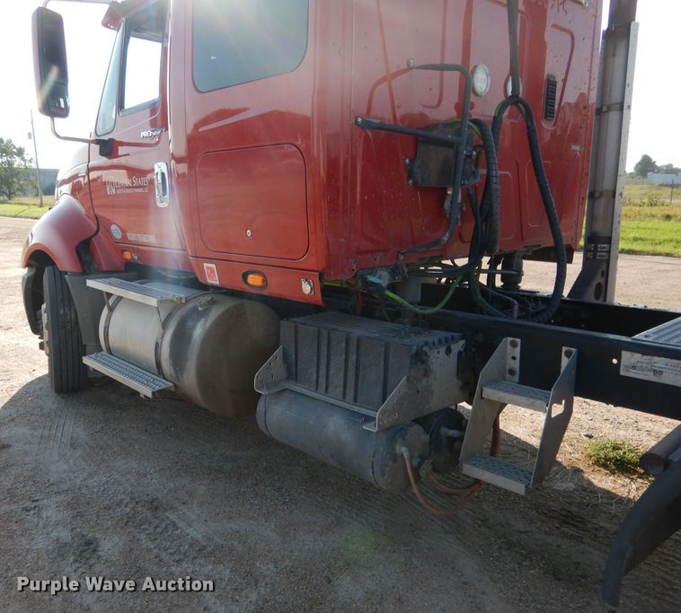 image for item DG5836 2013 International ProStar 122 semi truck