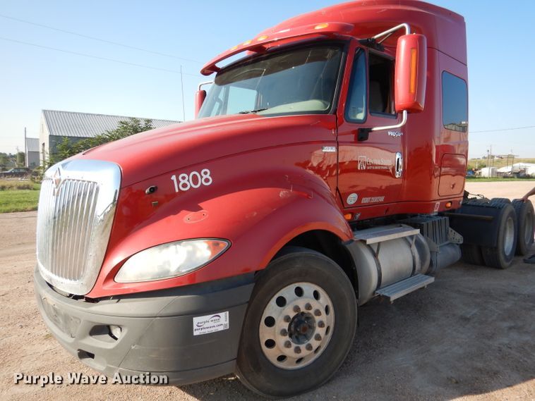 image for item DG5836 2013 International ProStar 122 semi truck