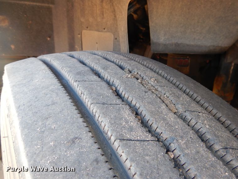 image for item DG5836 2013 International ProStar 122 semi truck