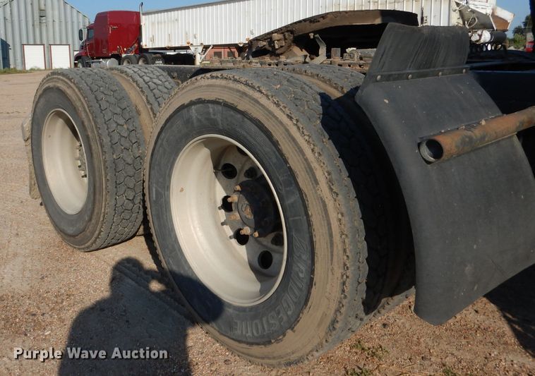 image for item DG5836 2013 International ProStar 122 semi truck