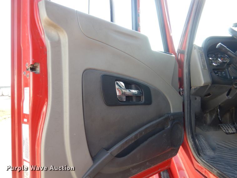 image for item DG5837 2013 International ProStar 122 semi truck