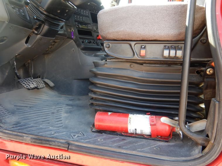 image for item DG5837 2013 International ProStar 122 semi truck