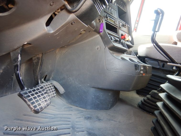 image for item DG5837 2013 International ProStar 122 semi truck