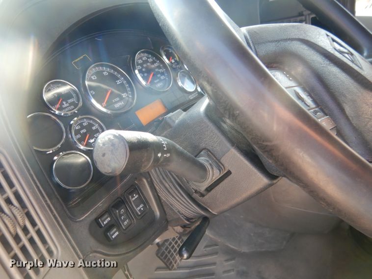 image for item DG5837 2013 International ProStar 122 semi truck