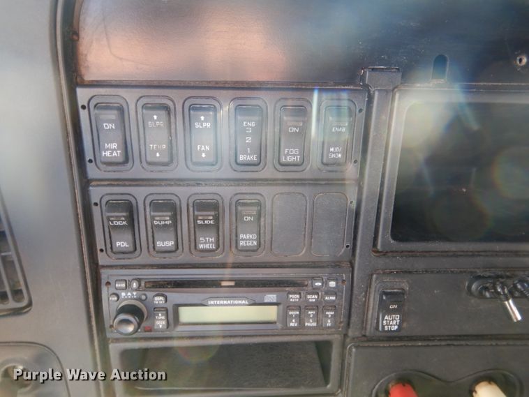 image for item DG5837 2013 International ProStar 122 semi truck