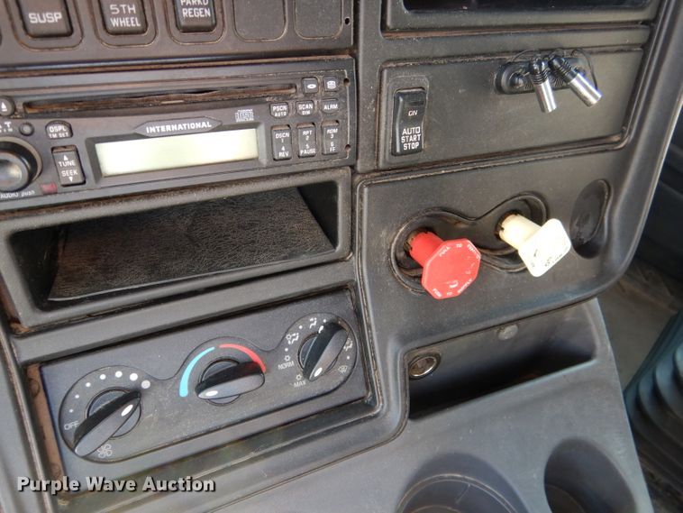 image for item DG5837 2013 International ProStar 122 semi truck