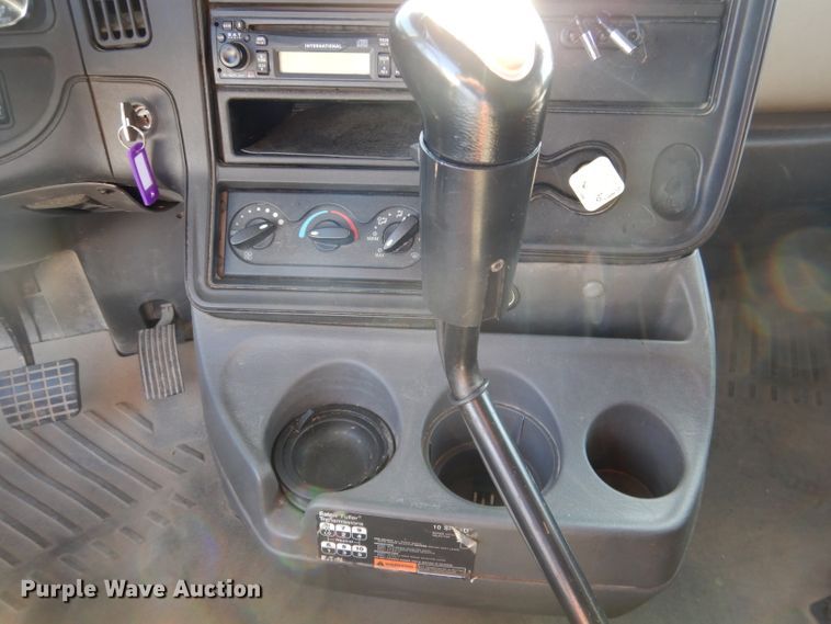 image for item DG5837 2013 International ProStar 122 semi truck