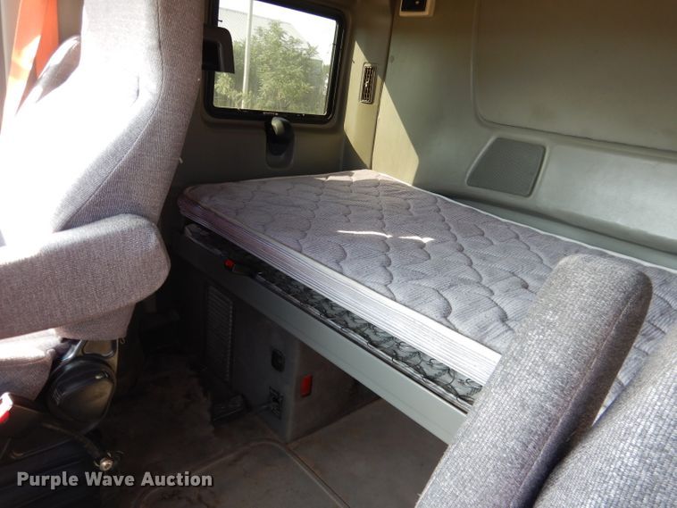 image for item DG5837 2013 International ProStar 122 semi truck